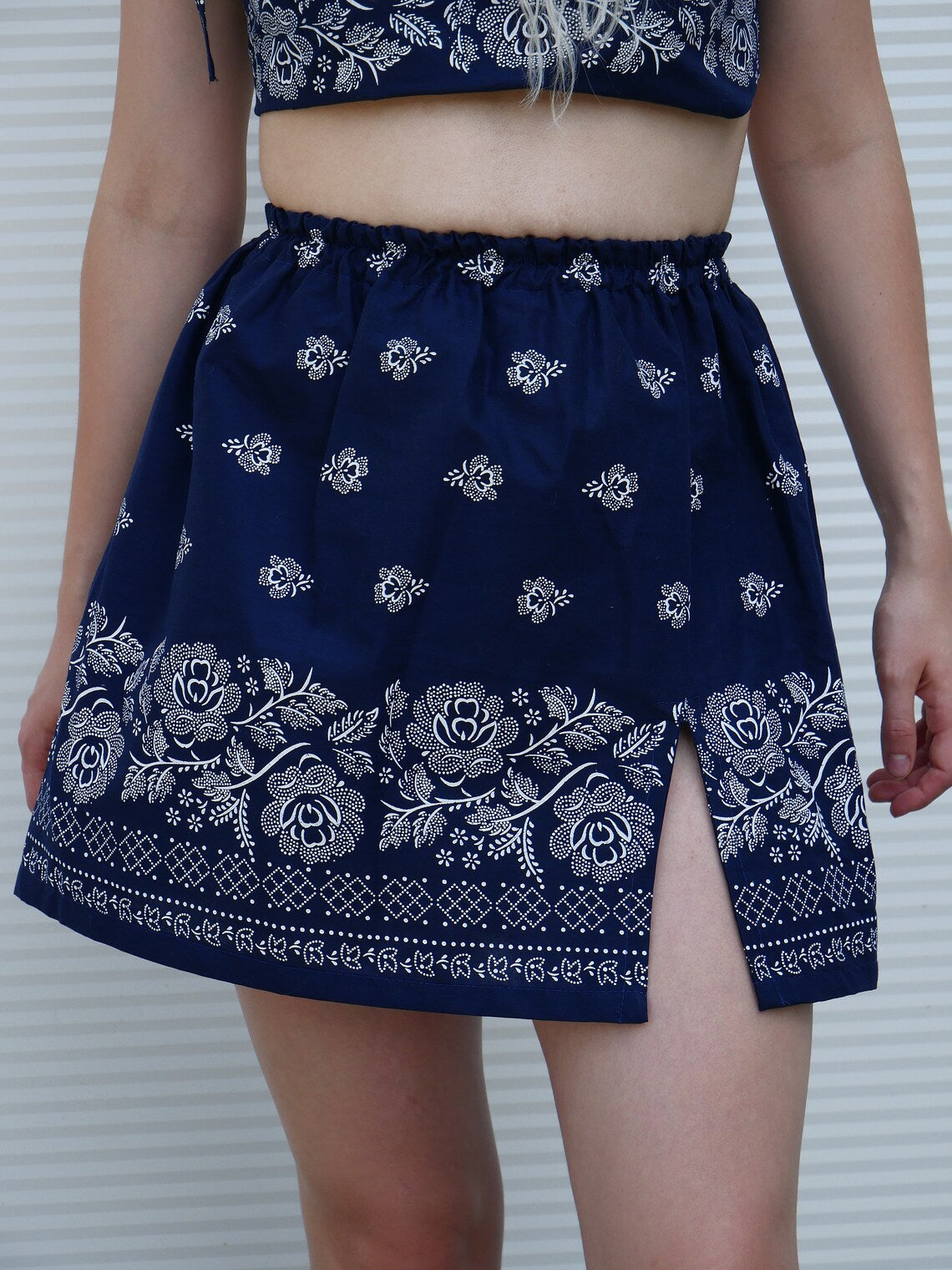 FOLK ROSES SUKŇA | SLIT MINI SKIRT