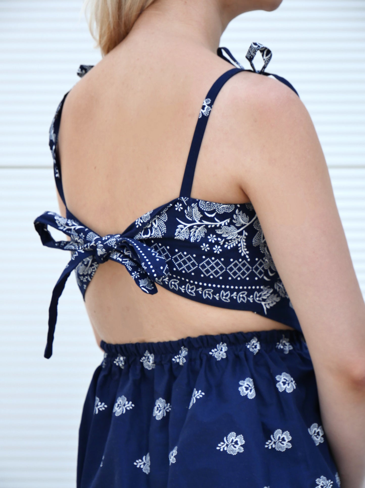 ROSES TRIANGLE TOP